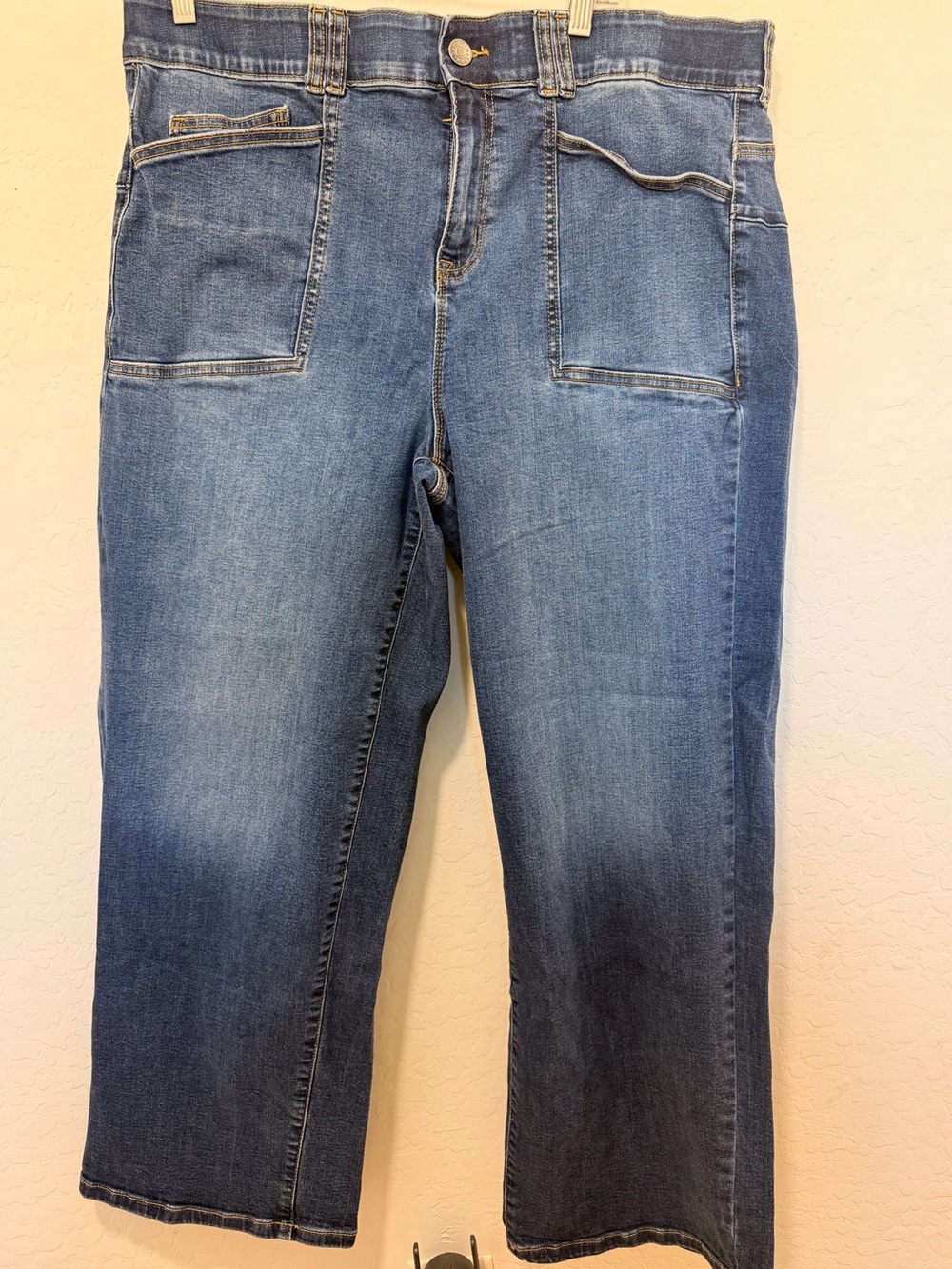 Torrid 18 R Utility Pockets Cropped Wide Leg Blue Denim Jeans soft high rise